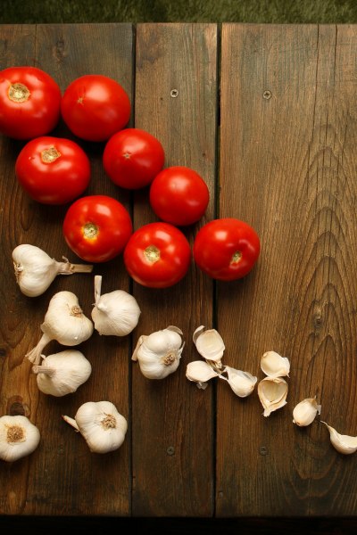 Tomatoes and garlic